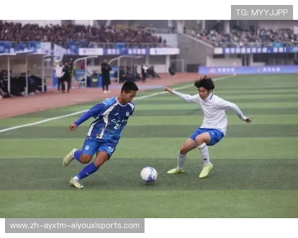 足球比赛中的长传与球场纵深利用